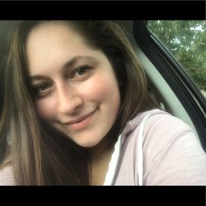 Meet your Posher, Holly